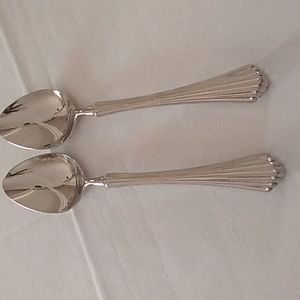 International Lyon FASCINATION 2 Soup Spoons Glossy Flatware
